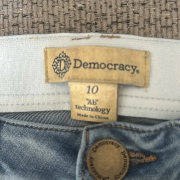 Democracy Jeans - Picture 3 of 6
